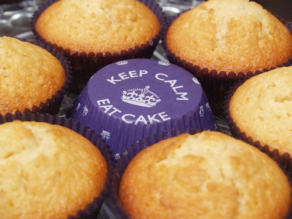 Keep calm eat cake muffin