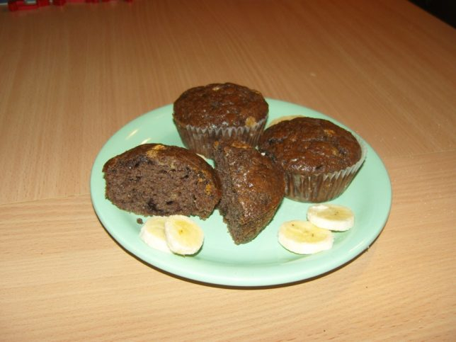 Banános csokis muffin tálalva