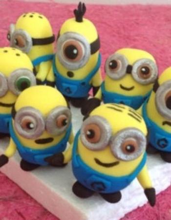 Minion figura készítés marcipánból